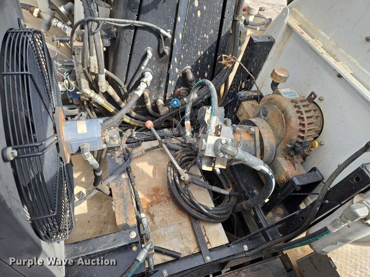 image for item ET1424 2015 Peterbilt 365 sewer jetter truck