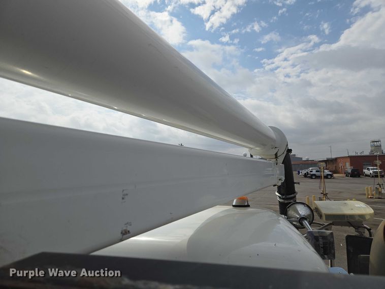 image for item ET1424 2015 Peterbilt 365 sewer jetter truck