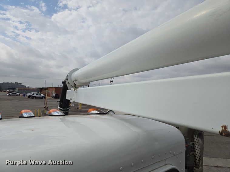 image for item ET1424 2015 Peterbilt 365 sewer jetter truck