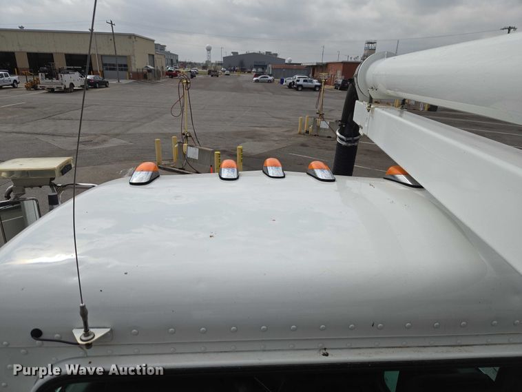 image for item ET1424 2015 Peterbilt 365 sewer jetter truck