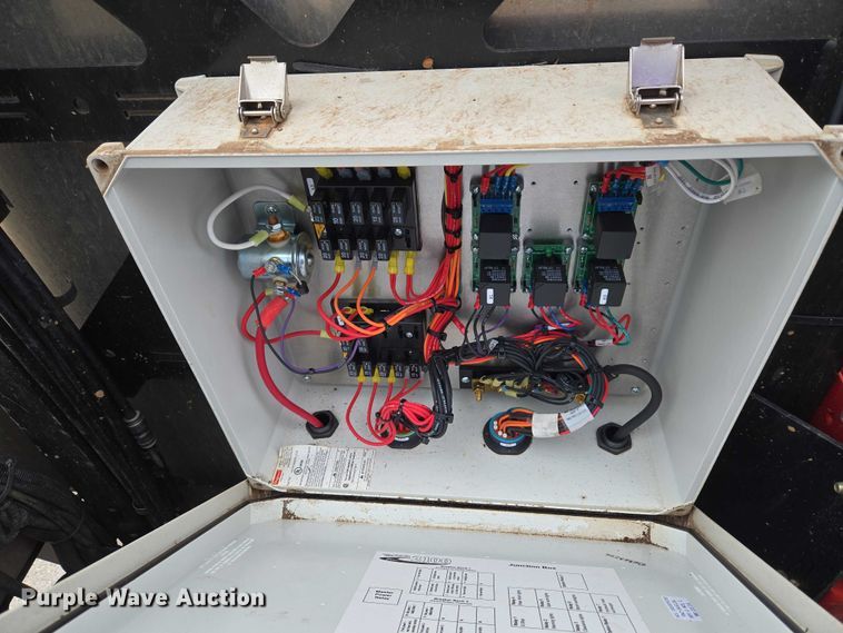 image for item ET1424 2015 Peterbilt 365 sewer jetter truck