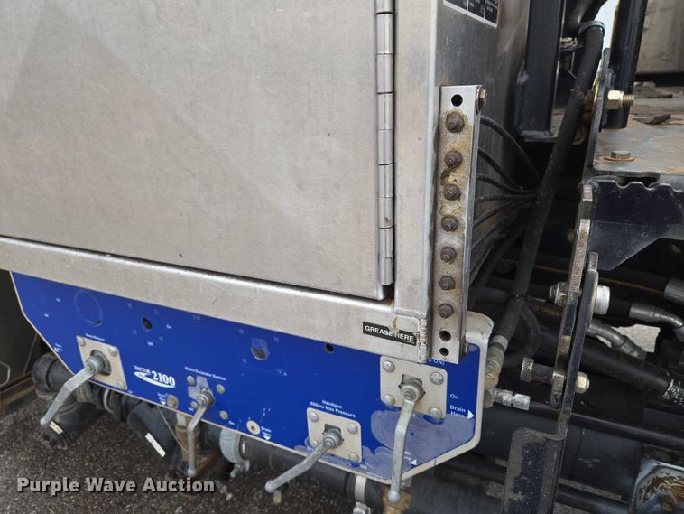 image for item ET1424 2015 Peterbilt 365 sewer jetter truck