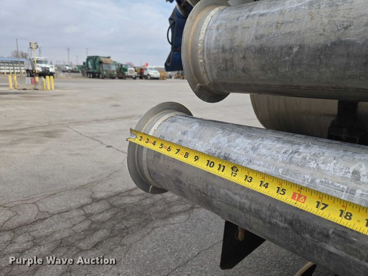 image for item ET1424 2015 Peterbilt 365 sewer jetter truck