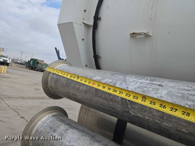 image for item ET1424 2015 Peterbilt 365 sewer jetter truck