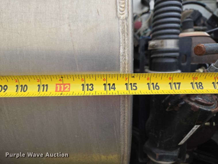 image for item ET1424 2015 Peterbilt 365 sewer jetter truck