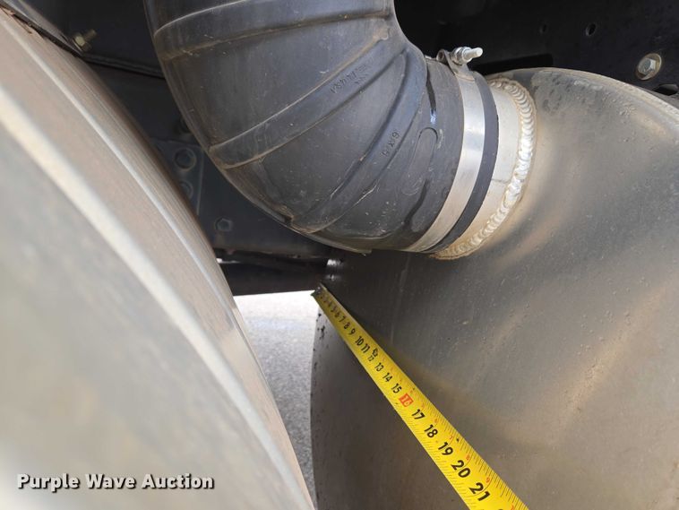 image for item ET1424 2015 Peterbilt 365 sewer jetter truck