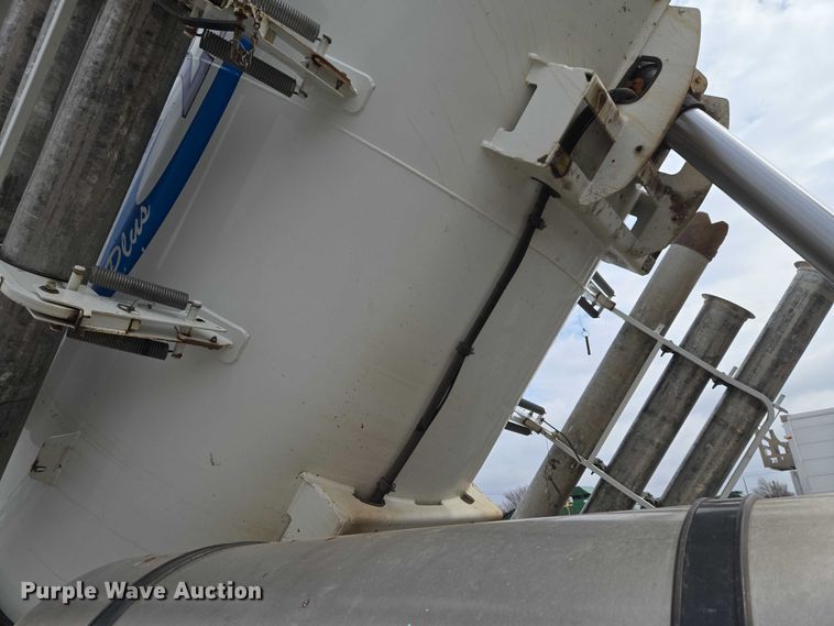 image for item ET1424 2015 Peterbilt 365 sewer jetter truck