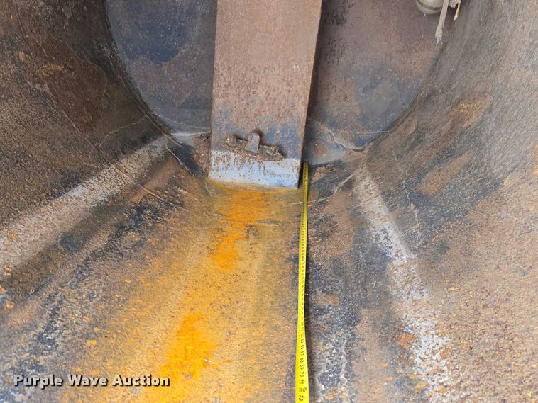 image for item ET1424 2015 Peterbilt 365 sewer jetter truck