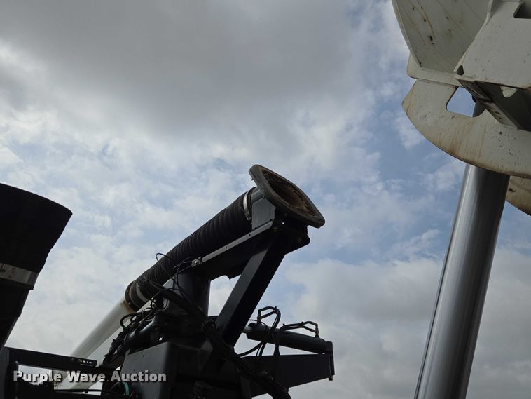 image for item ET1424 2015 Peterbilt 365 sewer jetter truck