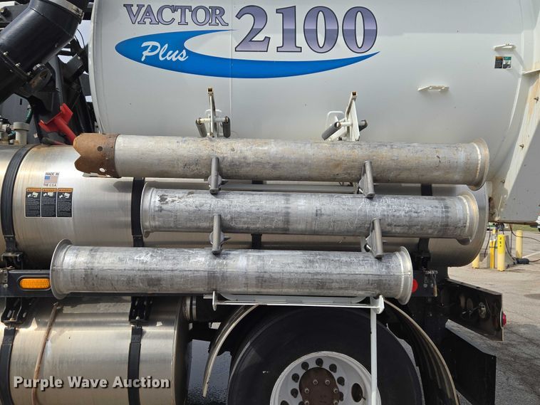 image for item ET1424 2015 Peterbilt 365 sewer jetter truck