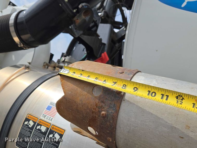 image for item ET1424 2015 Peterbilt 365 sewer jetter truck