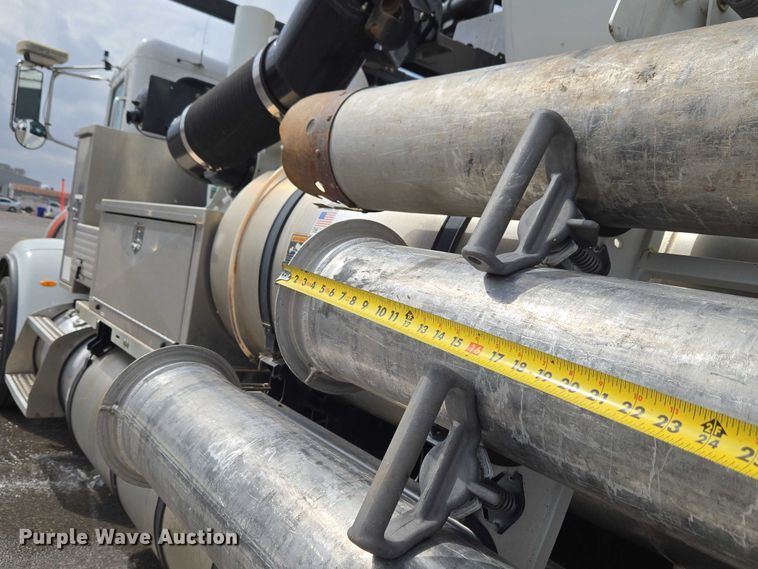 image for item ET1424 2015 Peterbilt 365 sewer jetter truck