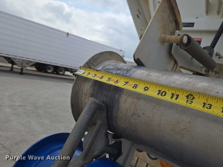 image for item ET1424 2015 Peterbilt 365 sewer jetter truck