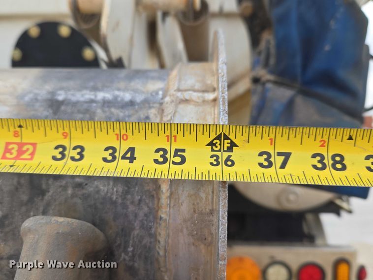 image for item ET1424 2015 Peterbilt 365 sewer jetter truck