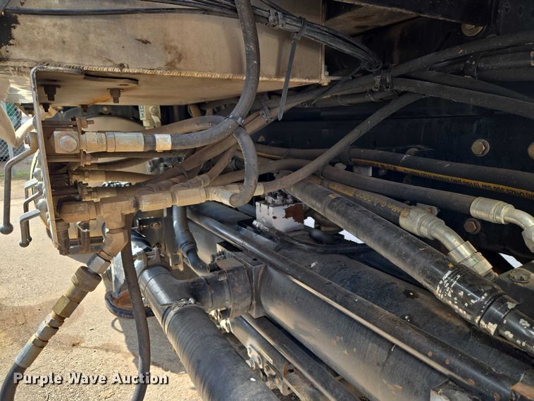 image for item ET1424 2015 Peterbilt 365 sewer jetter truck