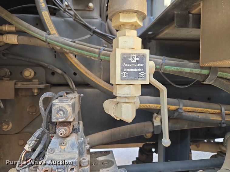 image for item ET1424 2015 Peterbilt 365 sewer jetter truck