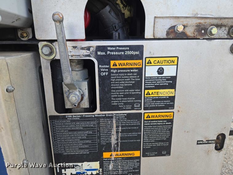 image for item ET1424 2015 Peterbilt 365 sewer jetter truck