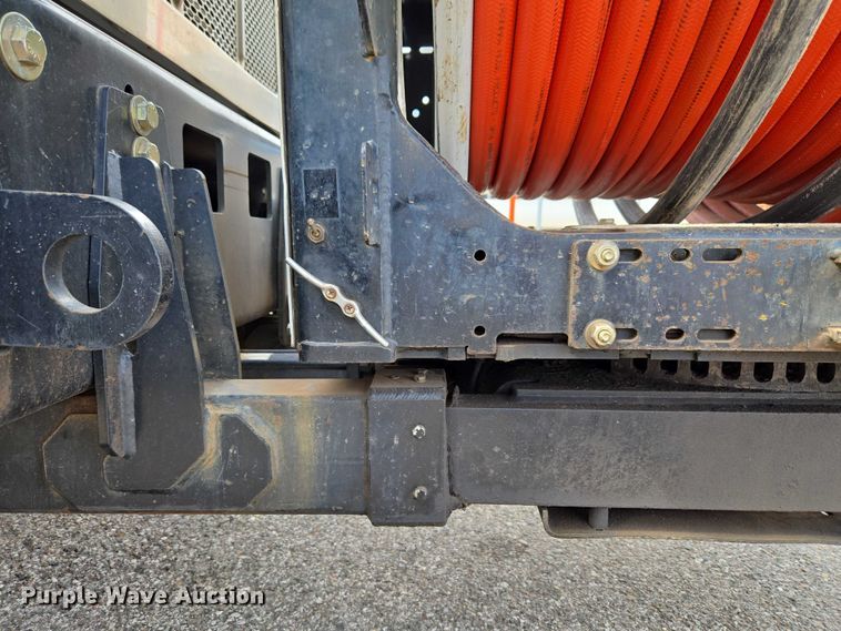 image for item ET1424 2015 Peterbilt 365 sewer jetter truck