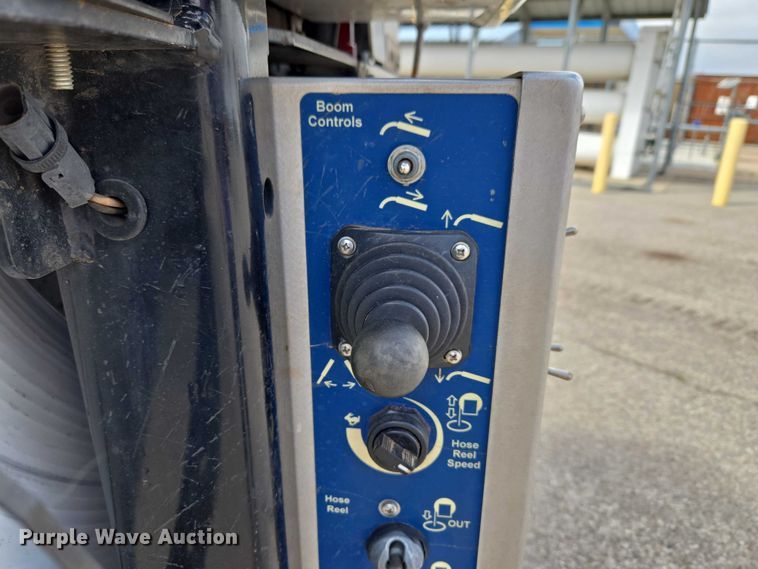 image for item ET1424 2015 Peterbilt 365 sewer jetter truck