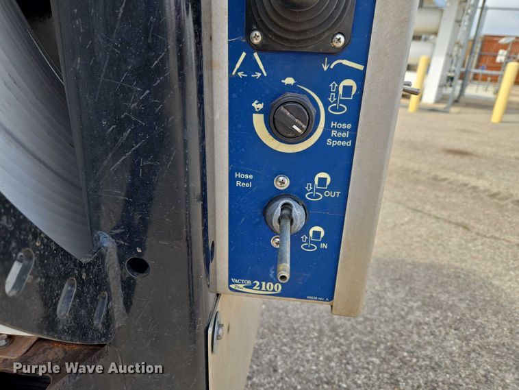 image for item ET1424 2015 Peterbilt 365 sewer jetter truck