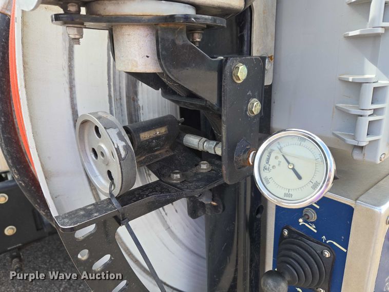 image for item ET1424 2015 Peterbilt 365 sewer jetter truck