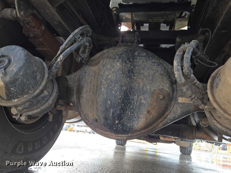 image for item ET1424 2015 Peterbilt 365 sewer jetter truck