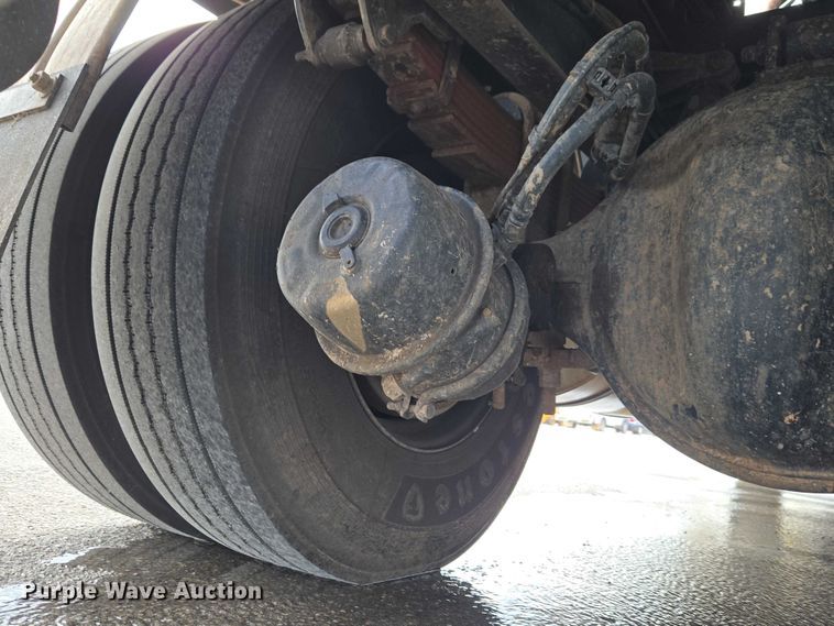 image for item ET1424 2015 Peterbilt 365 sewer jetter truck