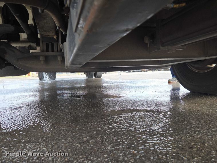 image for item ET1424 2015 Peterbilt 365 sewer jetter truck