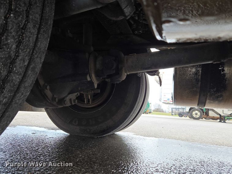 image for item ET1424 2015 Peterbilt 365 sewer jetter truck