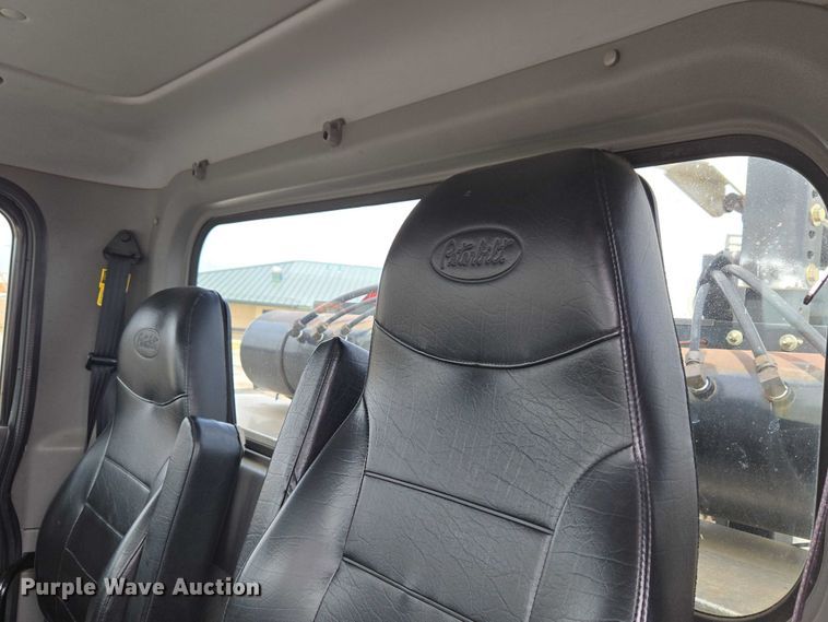 image for item ET1424 2015 Peterbilt 365 sewer jetter truck