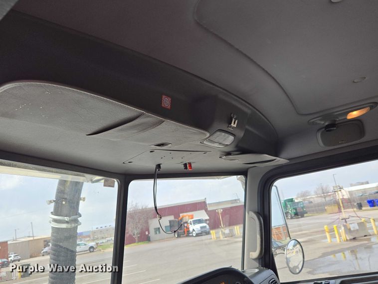 image for item ET1424 2015 Peterbilt 365 sewer jetter truck