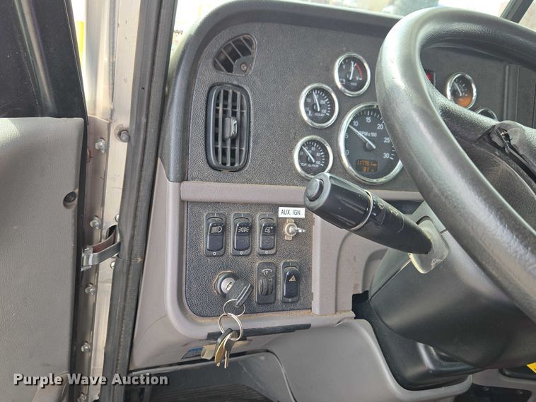 image for item ET1424 2015 Peterbilt 365 sewer jetter truck