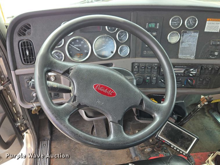 image for item ET1424 2015 Peterbilt 365 sewer jetter truck