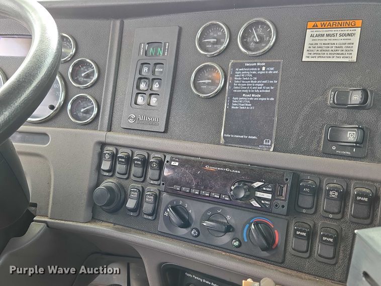 image for item ET1424 2015 Peterbilt 365 sewer jetter truck