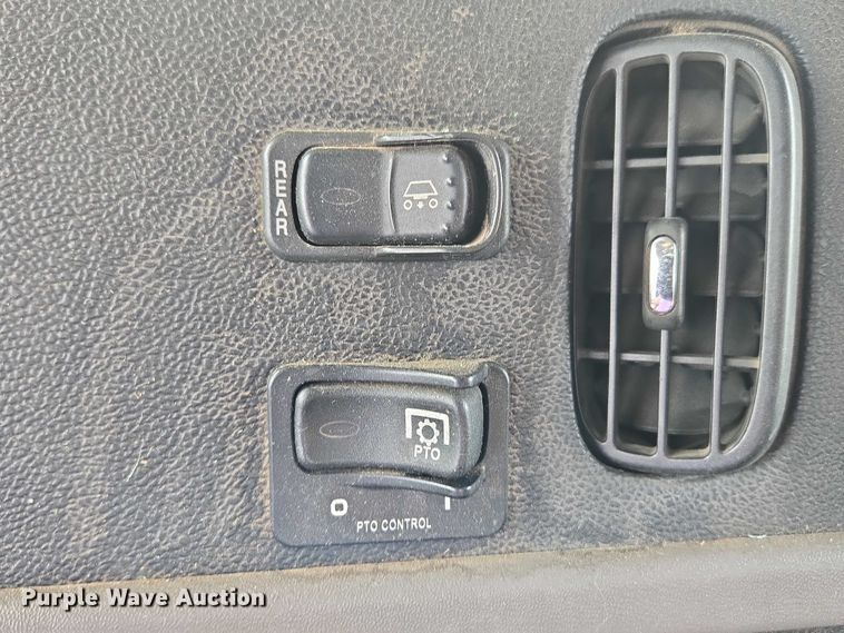 image for item ET1424 2015 Peterbilt 365 sewer jetter truck