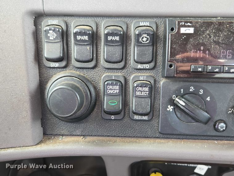 image for item ET1424 2015 Peterbilt 365 sewer jetter truck