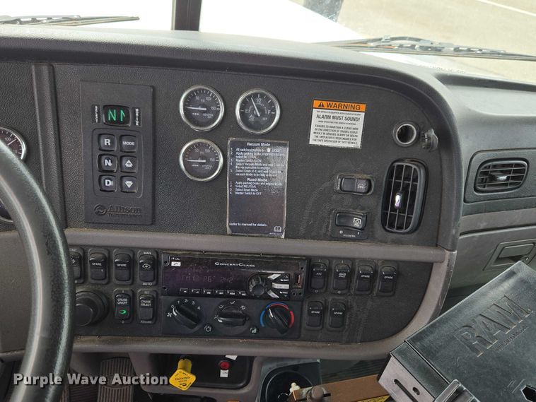 image for item ET1424 2015 Peterbilt 365 sewer jetter truck