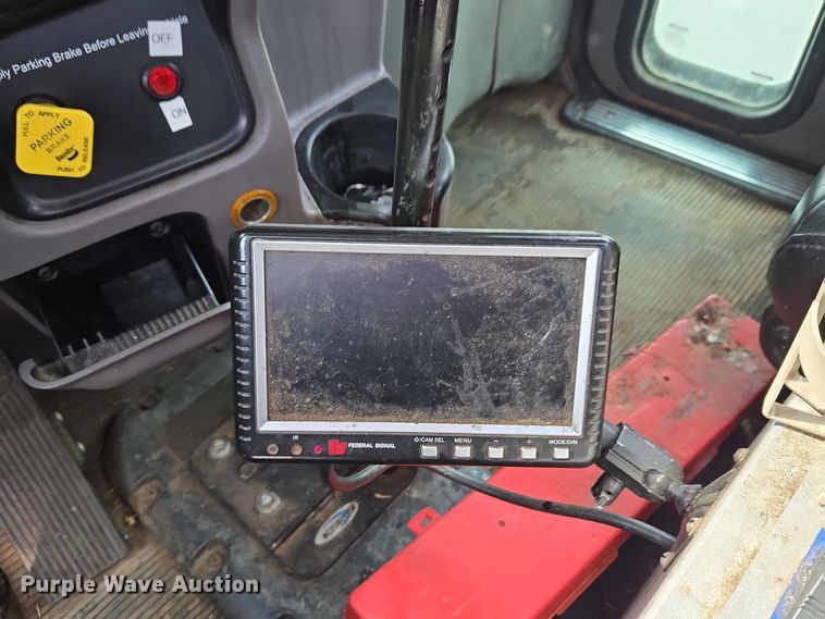 image for item ET1424 2015 Peterbilt 365 sewer jetter truck