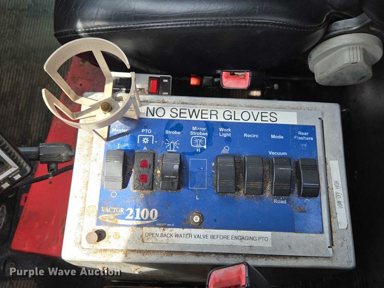 image for item ET1424 2015 Peterbilt 365 sewer jetter truck