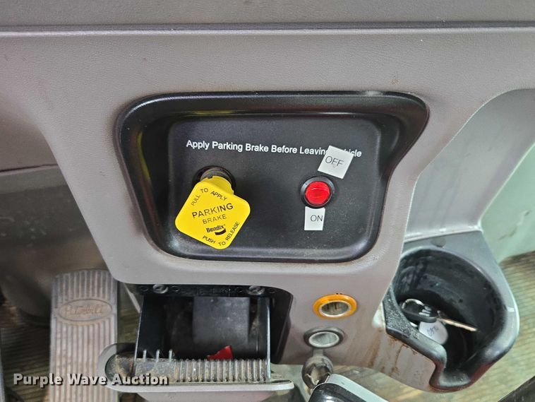 image for item ET1424 2015 Peterbilt 365 sewer jetter truck