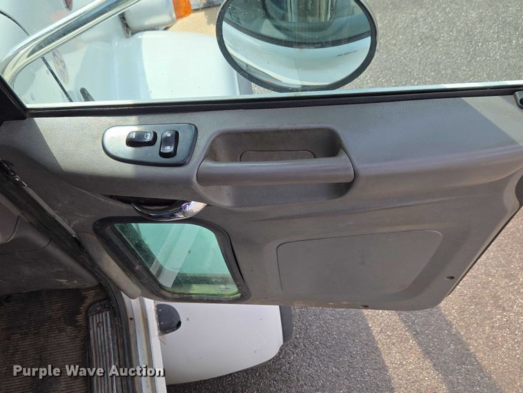 image for item ET1424 2015 Peterbilt 365 sewer jetter truck