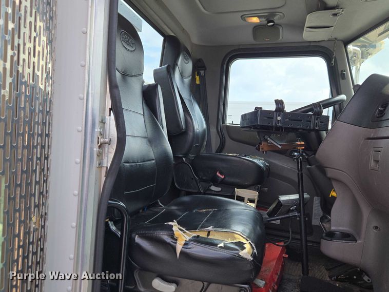 image for item ET1424 2015 Peterbilt 365 sewer jetter truck