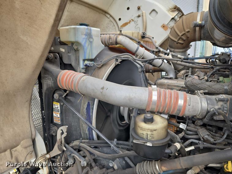 image for item ET1424 2015 Peterbilt 365 sewer jetter truck