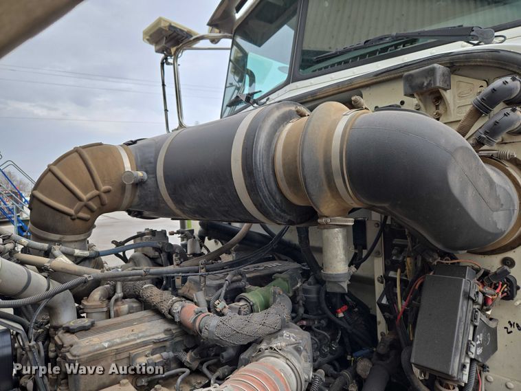 image for item ET1424 2015 Peterbilt 365 sewer jetter truck