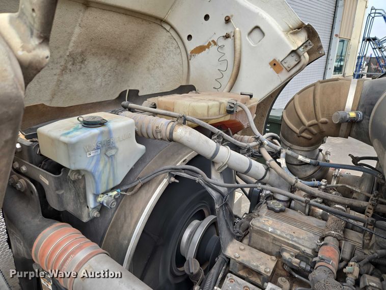 image for item ET1424 2015 Peterbilt 365 sewer jetter truck