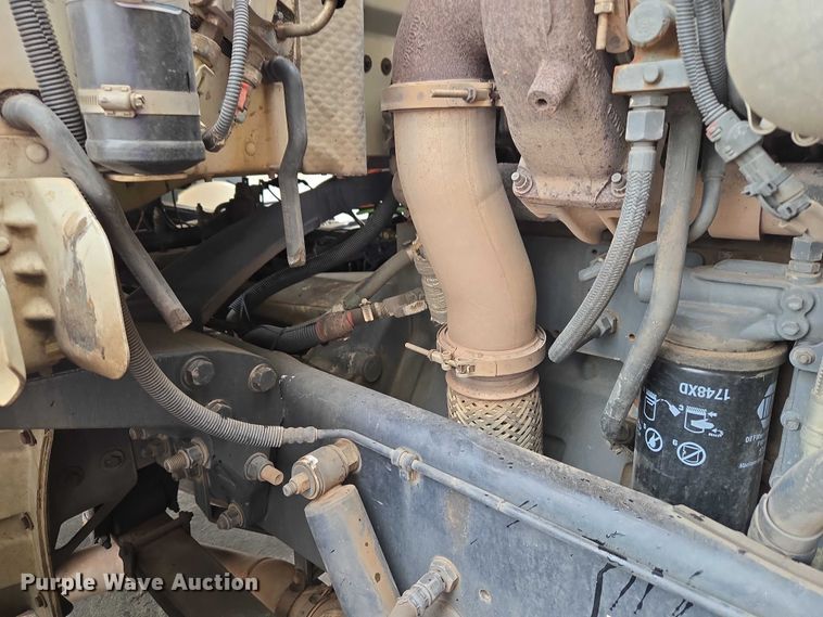 image for item ET1424 2015 Peterbilt 365 sewer jetter truck