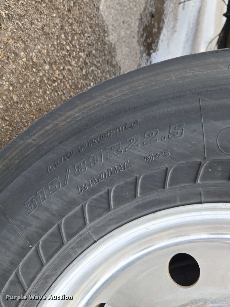 image for item ET1424 2015 Peterbilt 365 sewer jetter truck