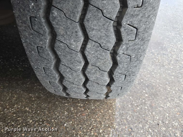 image for item ET1424 2015 Peterbilt 365 sewer jetter truck