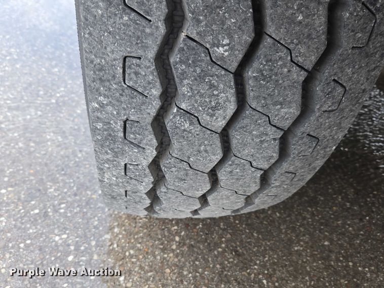 image for item ET1424 2015 Peterbilt 365 sewer jetter truck