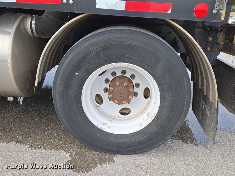 image for item ET1424 2015 Peterbilt 365 sewer jetter truck